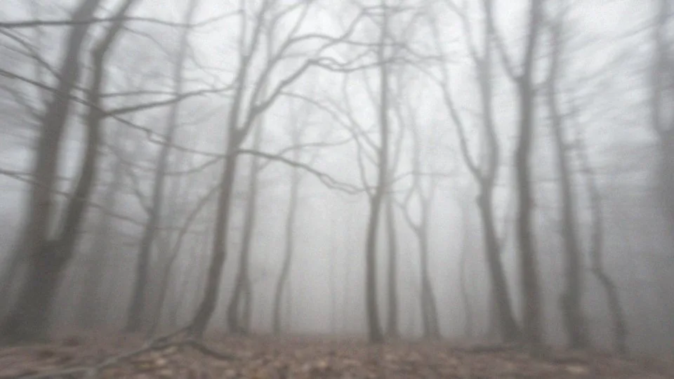 Co symbolizuje spadanie w kontekście nerwowości i zagrożeń?