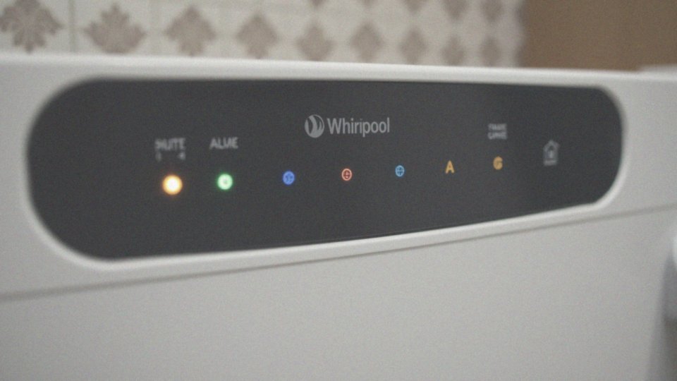 Co oznaczają kontrolki w zamrażarce Whirlpool? Przewodnik użytkownika
